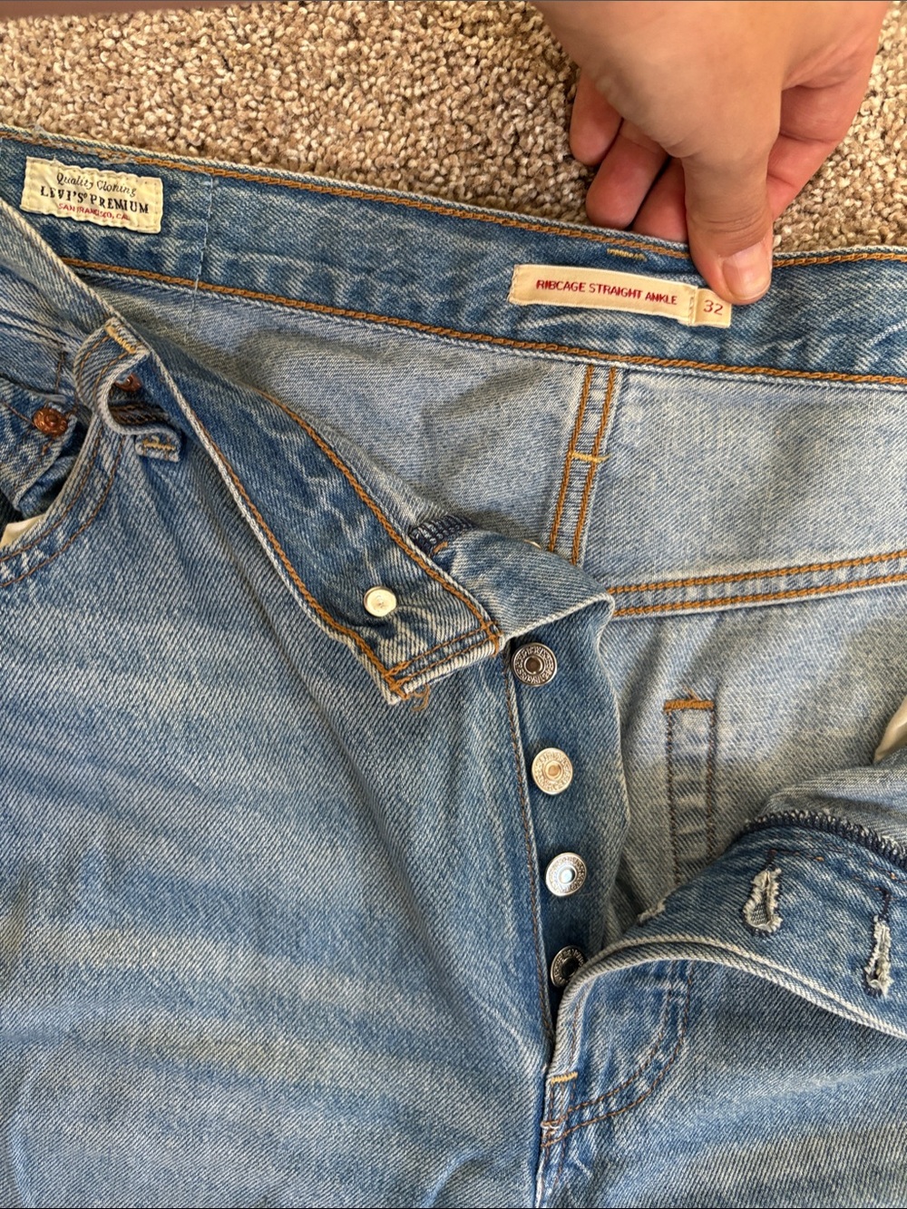 Levi's “rib cage Straight ankle” Jeans size 32
